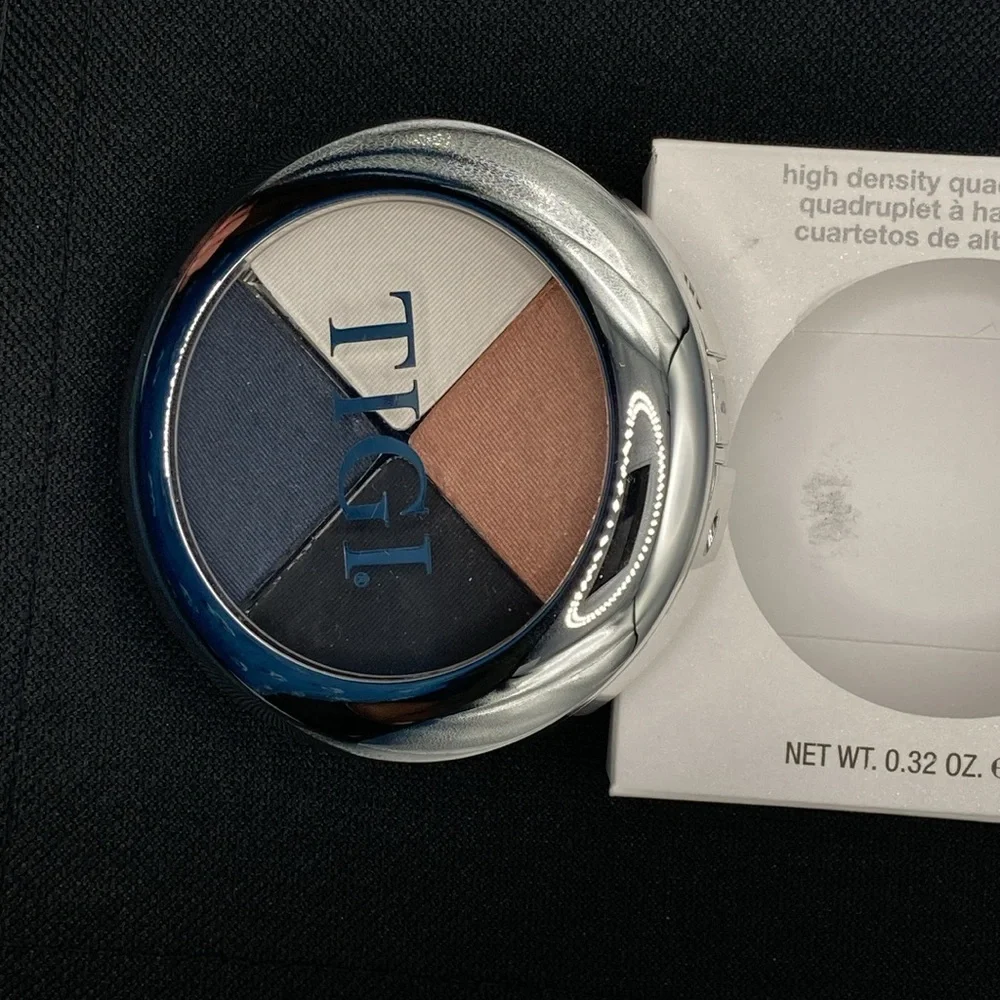 TIGI High Density Quad Eyeshadow Smoky Hot Net. Wt. 0.32 oz. New in Box